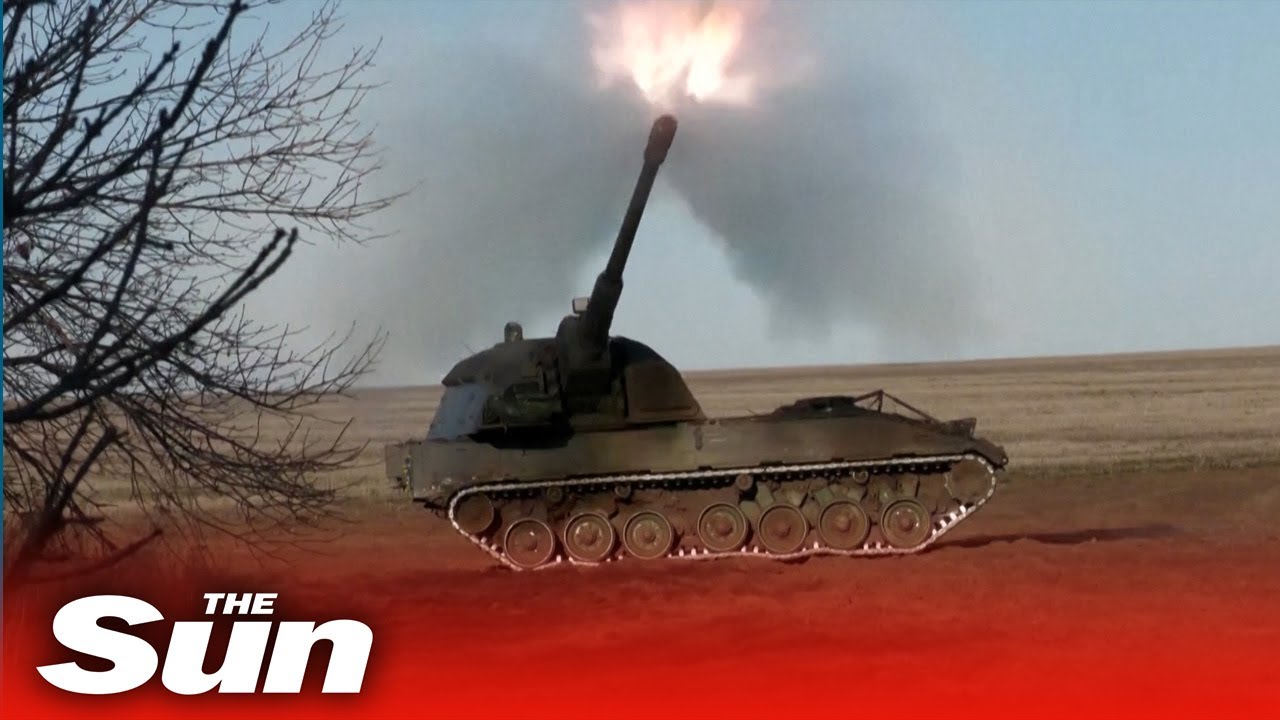 Ukrainian military near Soledar battlefield fire German-made howitzer at Russian positions