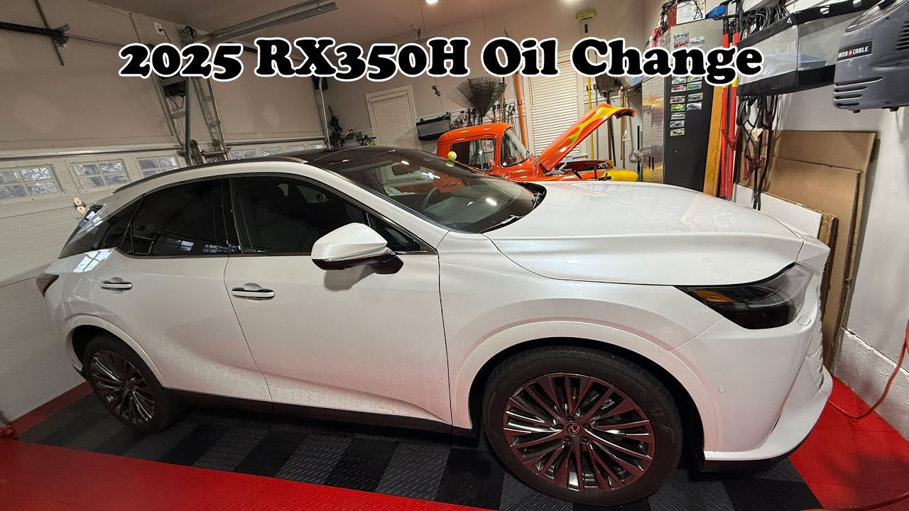 Замена масла в Lexus RX350H 2025 года выпуска.