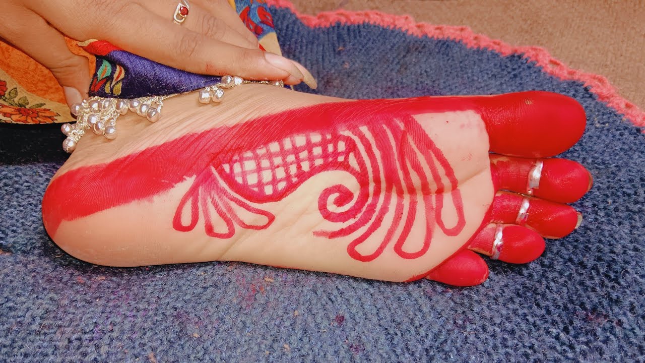 न्यू ट्रिक से लगाए महावार आलाता डिजाइन#feet alta#mhavar alta desing on feet 🐾।