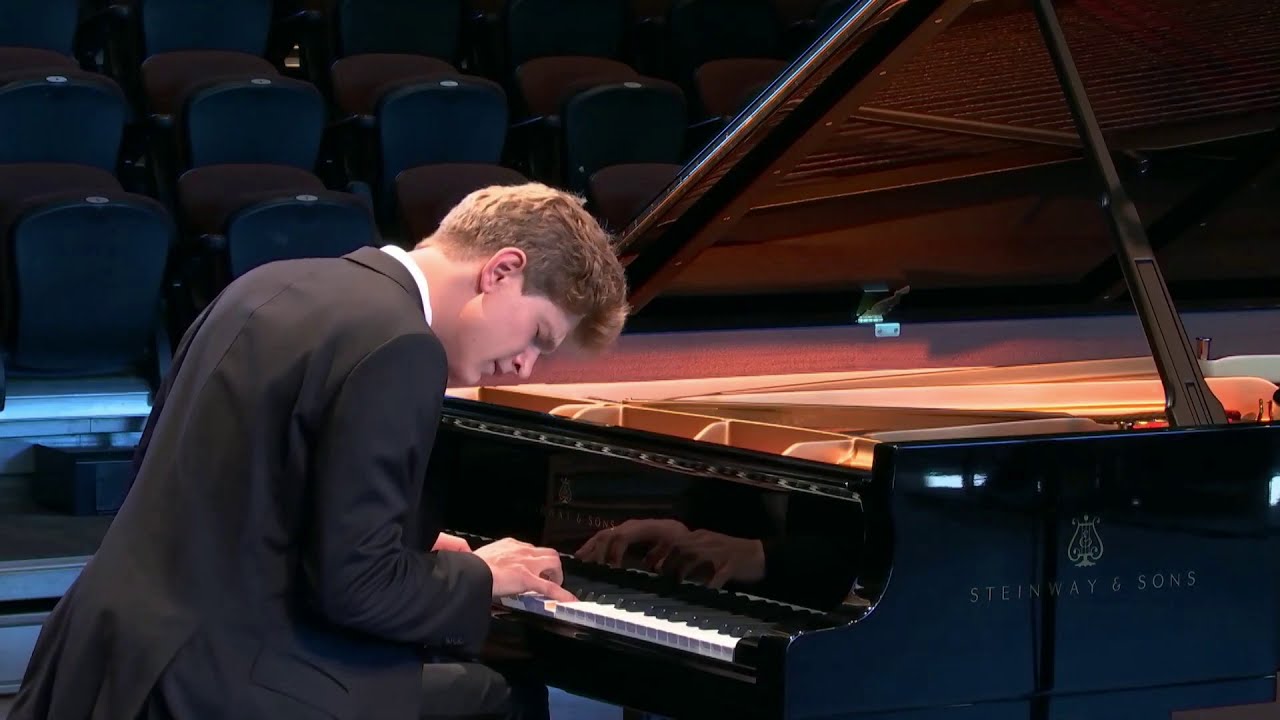 Jan Lisiecki Plays Chopin Ballade no.4 in F minor, Op. 52