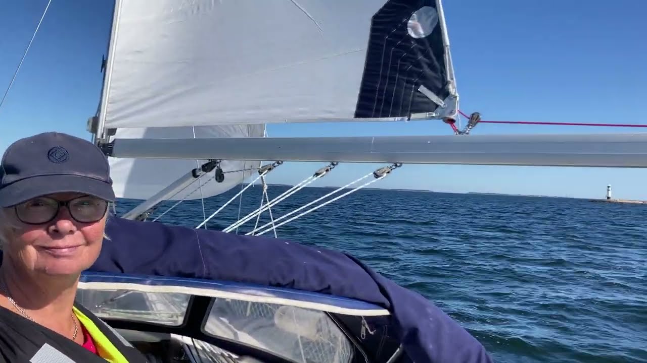 Sommarens sista segling 2023. I det fina höstvädret gör vi en kortare seglingstur till Harstena.