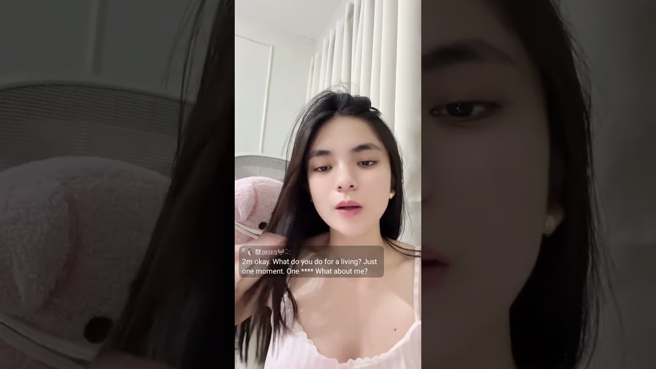 She is angry 😡 with sound behind 😮