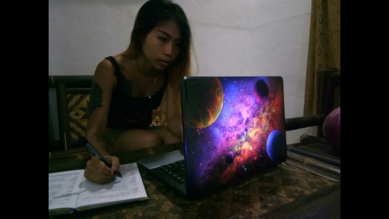 Custom your Laptop with glow paint ! by. Antonipaints Art