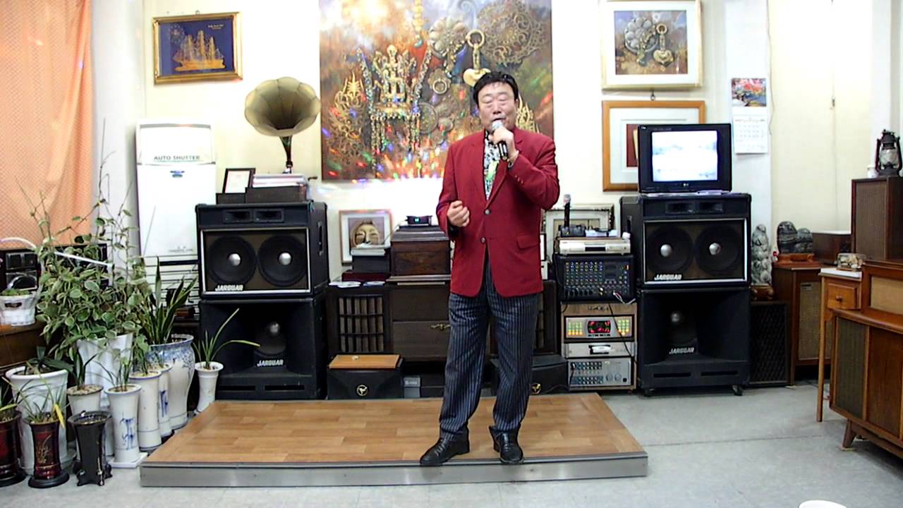 가수 박현민 울리는 경부선(남인수)