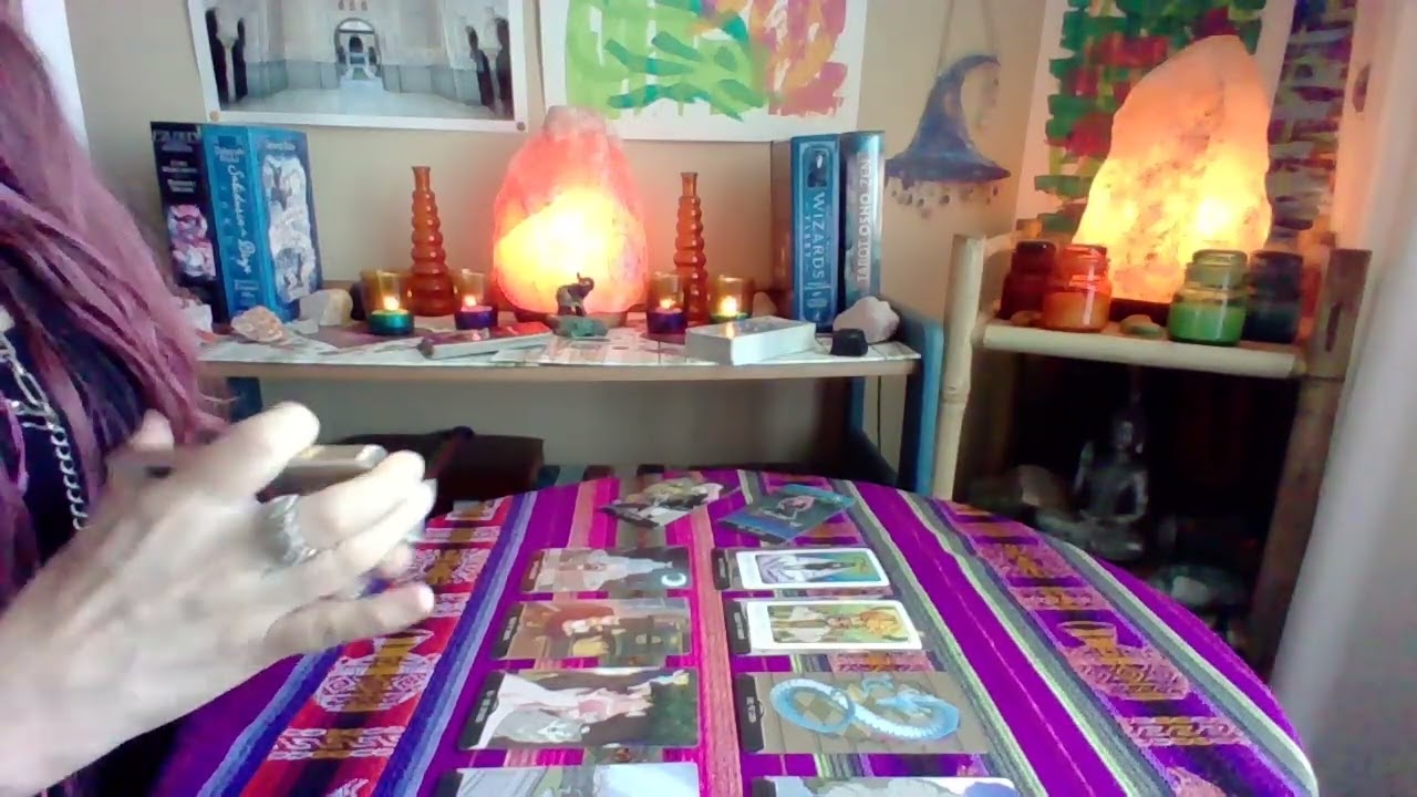 ACUARIO!!🔮Alguien está encantado, eres todo un misterio para esta persona!! Tu vida es a tu manera!!