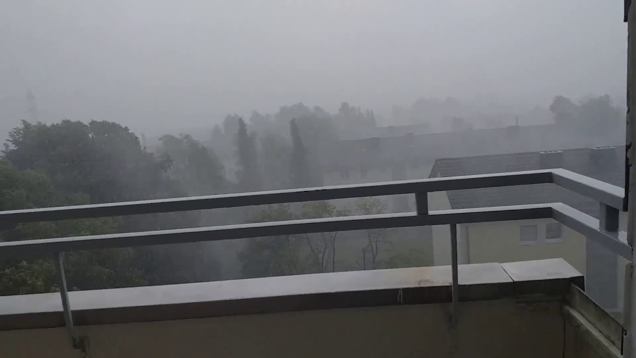 20.7.2019. Gewitterfallb&ouml;e in Meschede von dem Gewitter noch her!😱⛈️🌪️🏙️