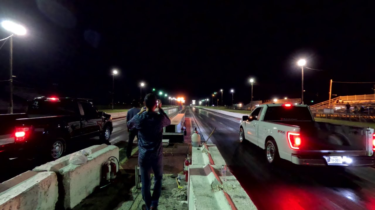 F-150 выходят на дрэг-стрип!
