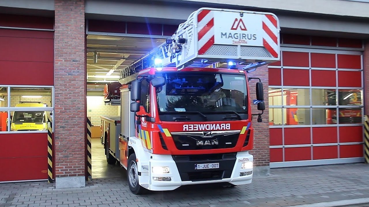 Brandweer Waasland met spoed naar Brand Gebouw Sint-Niklaas // Sint-Niklaas fire response