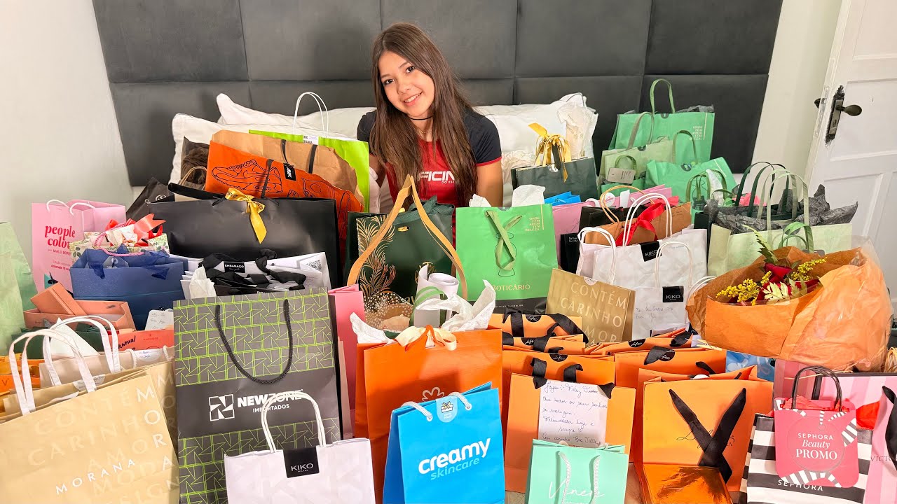 Abrindo meus presentes da minha festa de 13 anos!!!