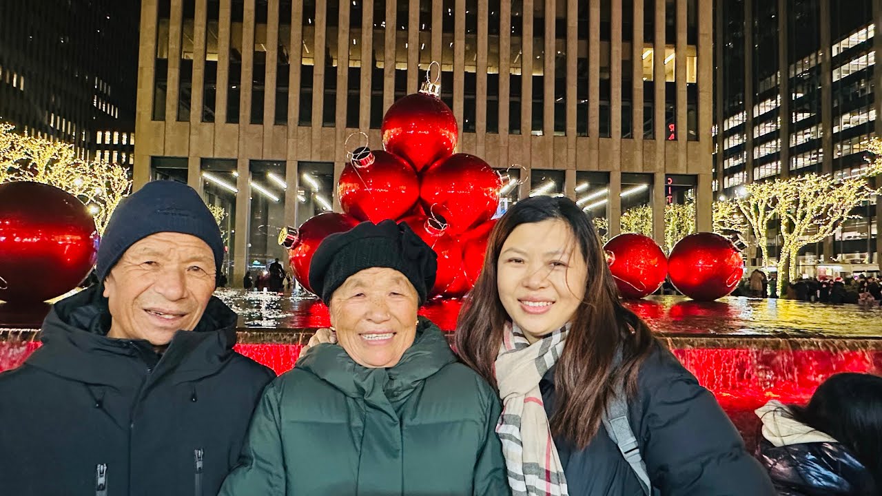Ama baba in Rockefeller center NY/Rockefeller Christmas Tree /Family Fun
