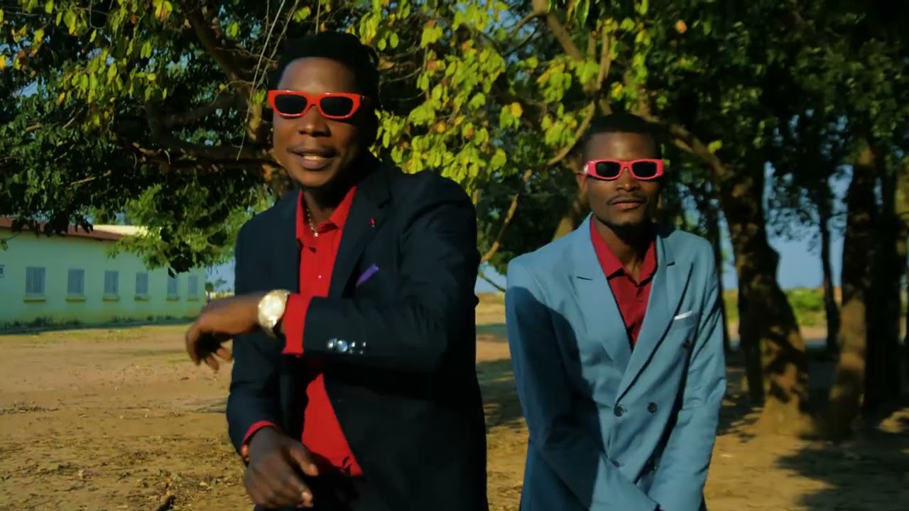 NJINAI AMOR (Cley miss FT B rox *DELIX)