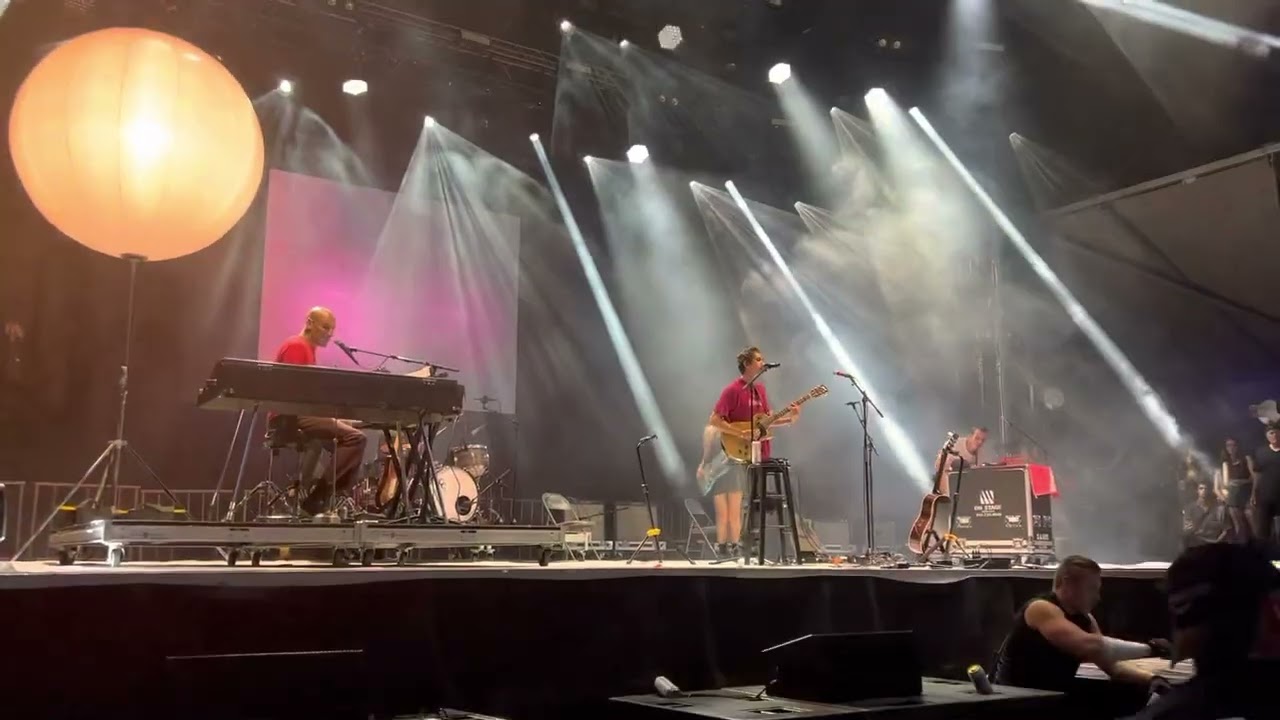 Dominic fike “vampire” live