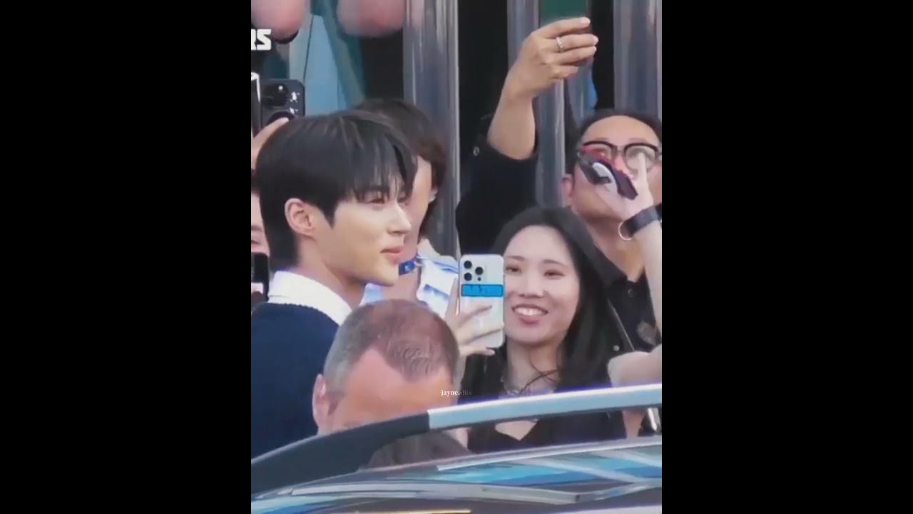 runways must be playground for him 💁 