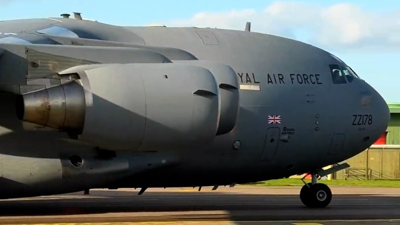 Boeing C-17A Globemaster III - This is LOUD and MIGHTY Close  - ZZ178