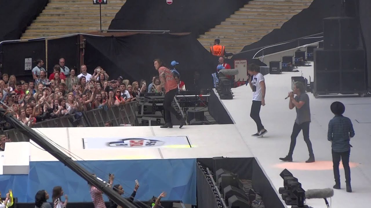 One Direction - What Makes You Beautiful - Capital FM Summertime Ball 2015