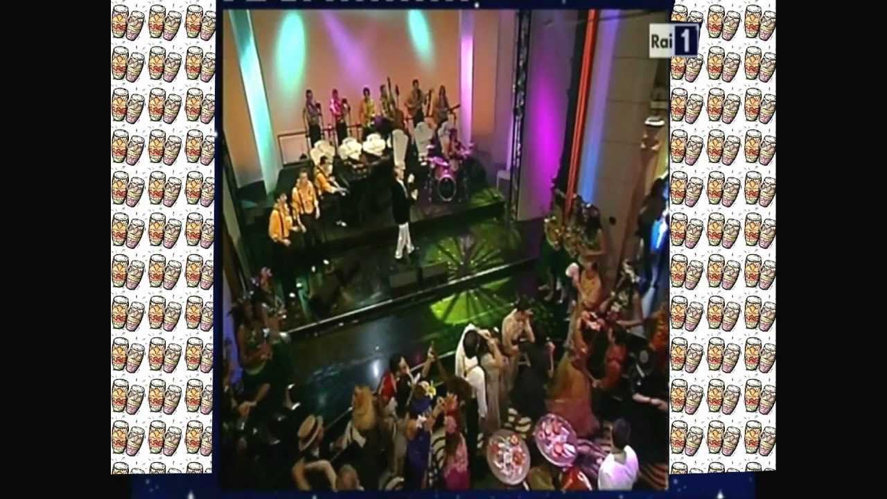 BONGO BONGO BONGO cantata da Renzo Arbore in ''Meno siamo,meglio stiamo''