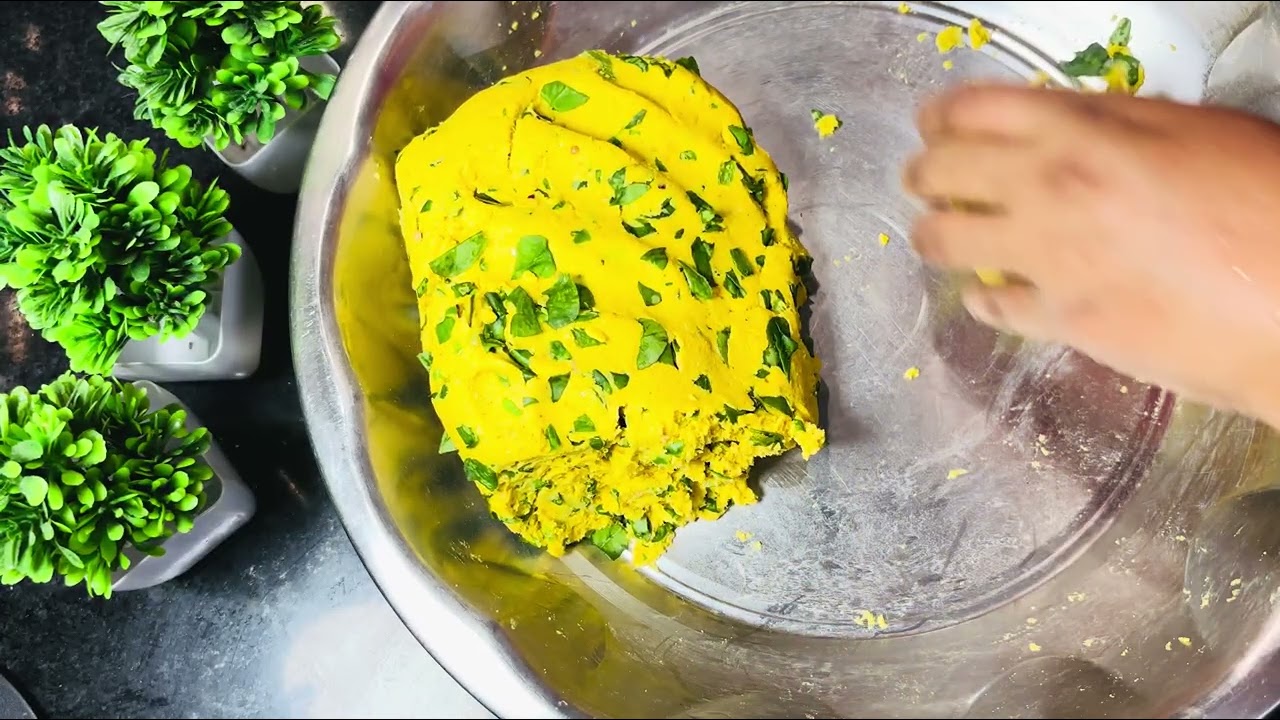 Rajasthani traditional tarike se banaye makki k dhokle #food #tastyindia #cookingrecipes #cooking 
