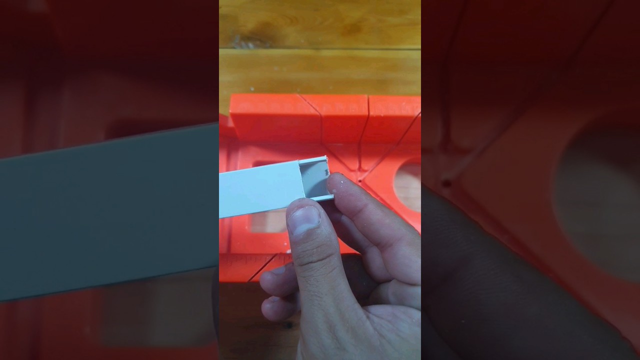 Стыковка внутренних углов кабель канала при монтаже #diy #стыковка #кабельканал #внутренний угол