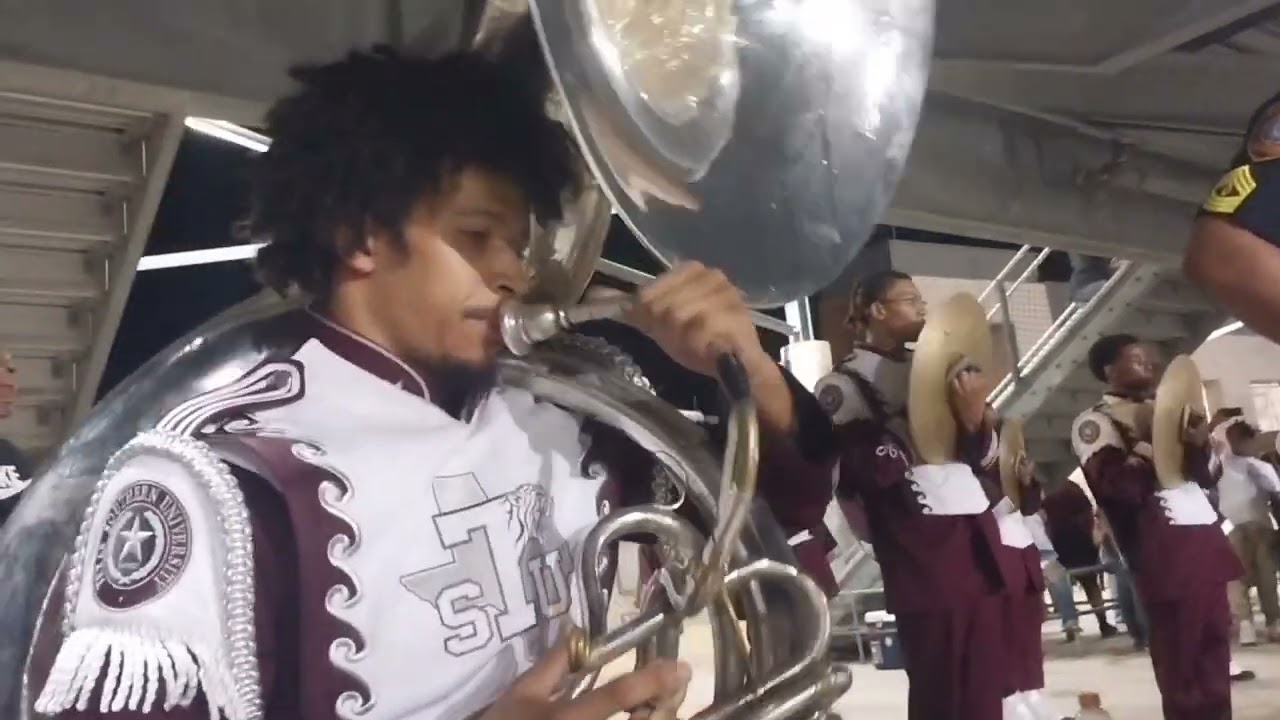 DEONTRAE IS THE LOUDEST TUBA IN THE BACK YOU'LL EVER HEAR 