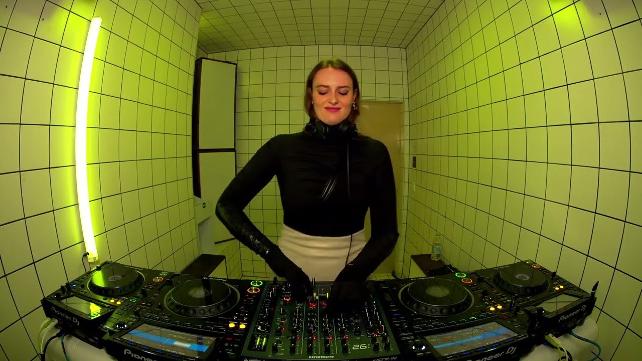 madwoman | H&Ouml;R - Jun 30 / 2023