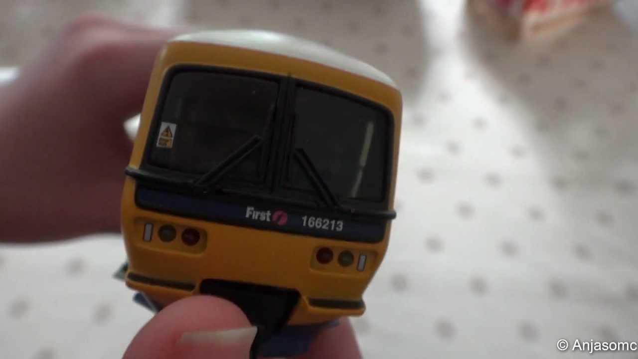 Bachmann Class 166 in First Great Western 2006 Livery