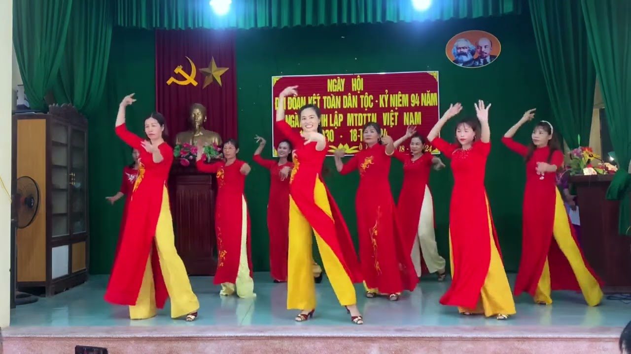 Múa dân vũ Hồn Quê / Phụ nữ thôn Ô Xuyên