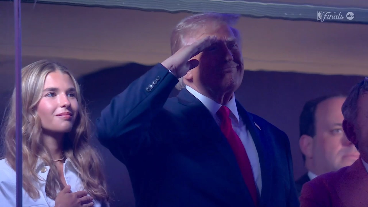 Knicks fans boo Donald Trump during National Anthem before Game 3