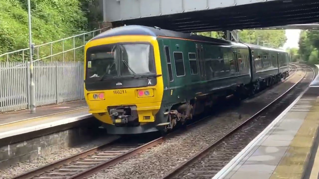 Trains at Keynsham + 70000 Britannia 22/8/24