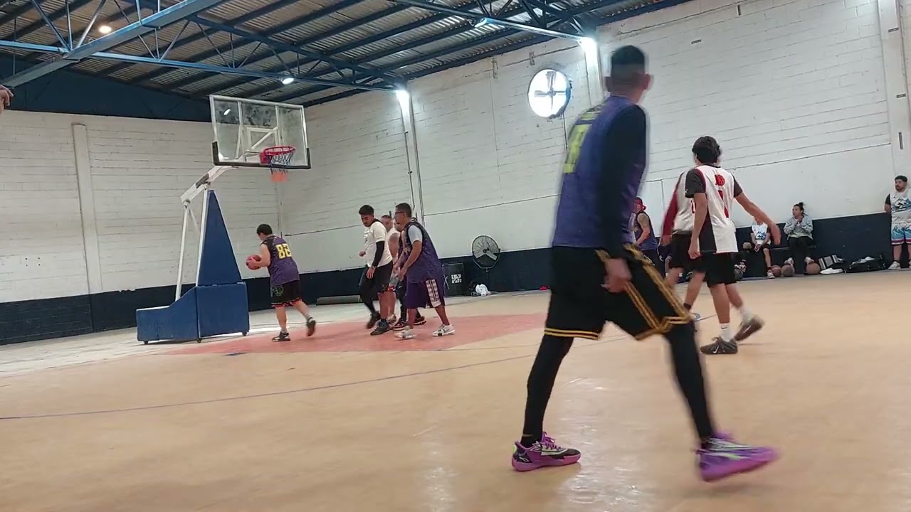 Juego de street ball vs polares, domingo 11/01/2026