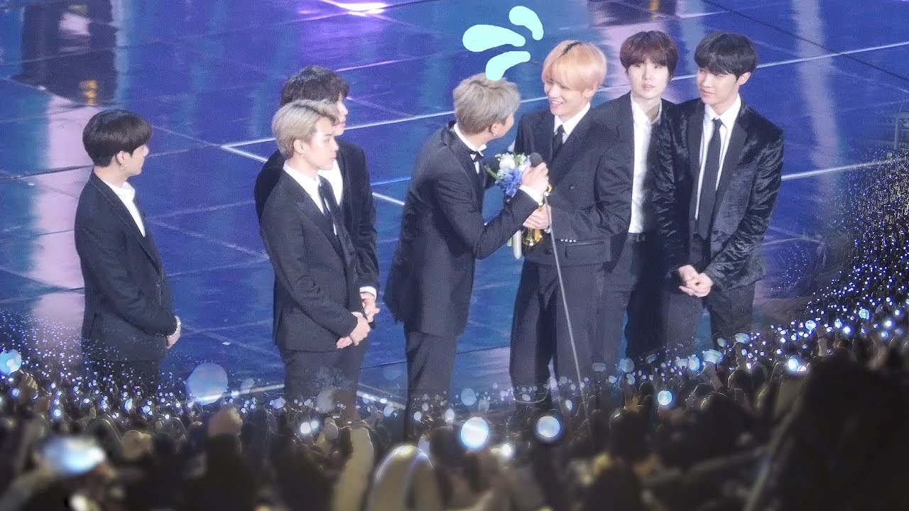 [ENG] BTS : 갑자기 상 받아 당황한 V : catch V off guard : V live top 10 Prize : ARMY fanchant : fancam 190105