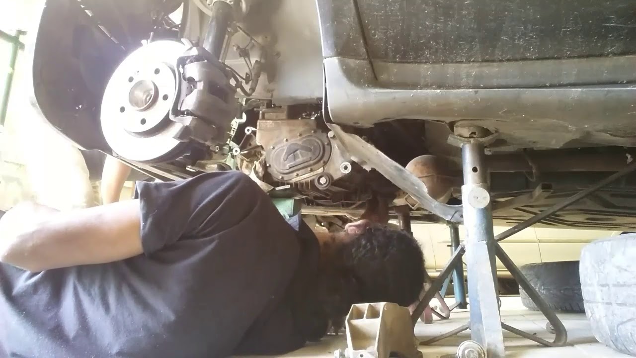 Recolocando o câmbio Mercedes Benz Classe A190. Detalhes do serviço fusca 1969.