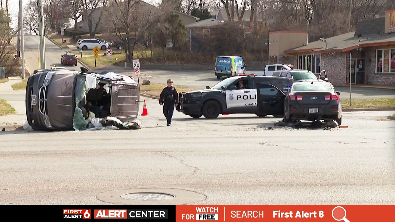 LIVE: Police responding to two-car crash in Omaha