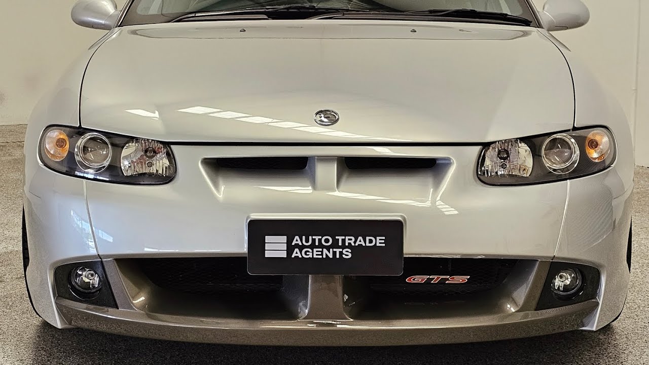 Сравнительное видео HSV GTO Coupè 2005 года и HSV GTS Coupè 2003 года