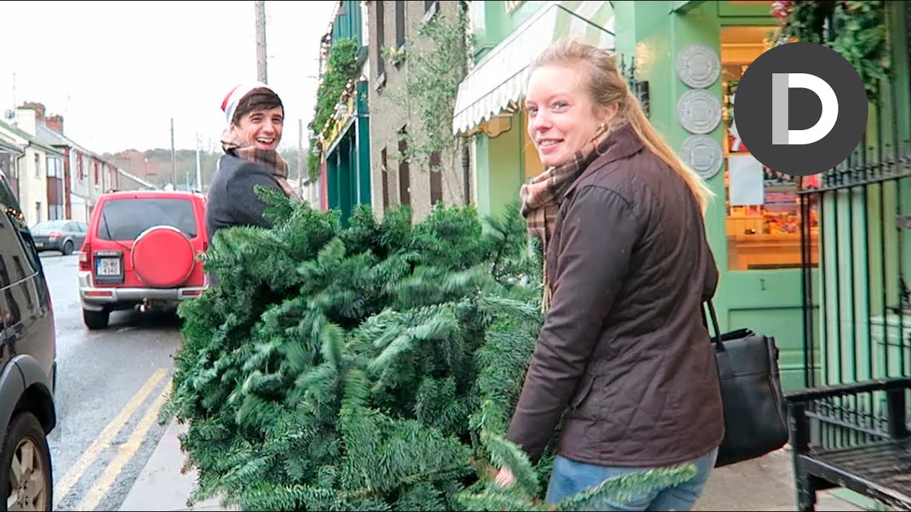 XMAS TREE SHOPPING! VLOGMAS Day 7