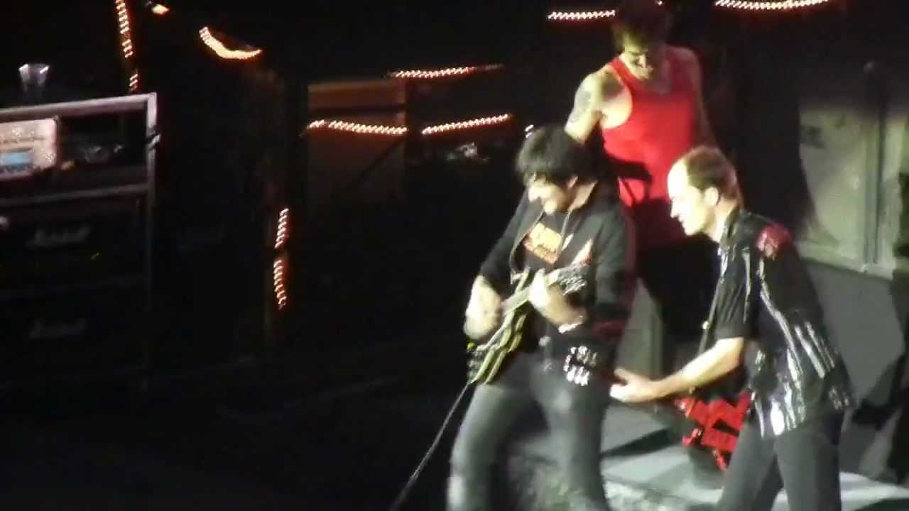 Die Toten Hosen & Rod Gonzales - Schrei Nach Liebe - Live Berlin Max Schmeling Halle 29.12.2012