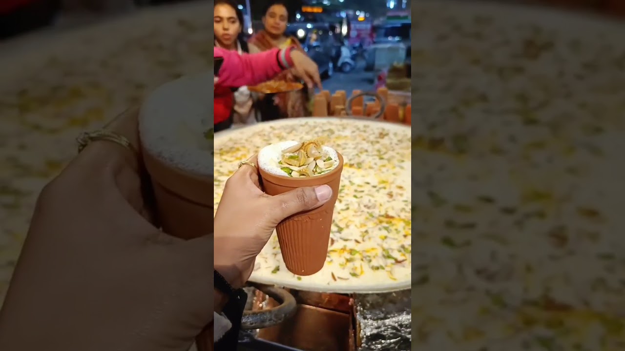 kesar Kadhai Doodh || Kesar Milk || Shagun Sweets Durgapuri || Kadhai Milk In East Delhi || #shorts