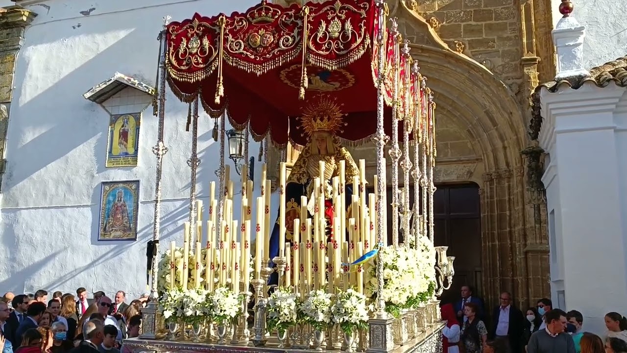 Salida de la Virgen de los Dolores (Los Blancos)(Guadalcanal) de Sta. Maria de la Asunción...