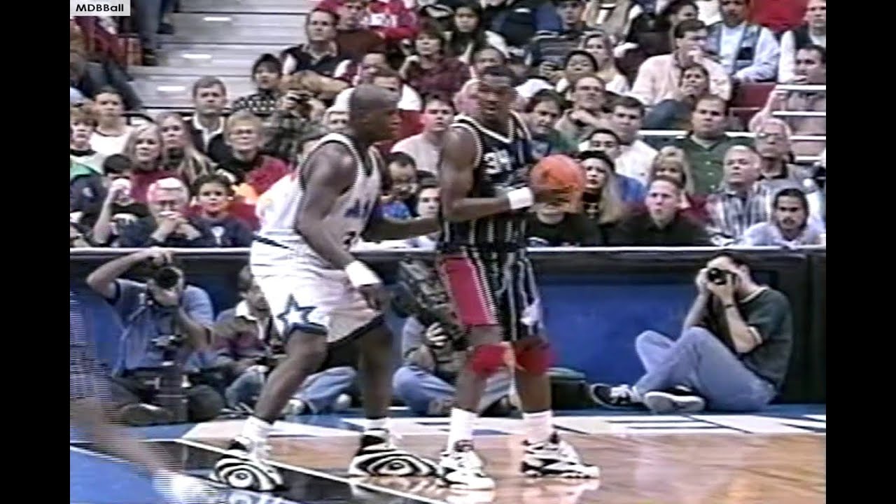 Shaq Battles Hakeem Olajuwon - Rockets @ Magic Christmas Day 1995