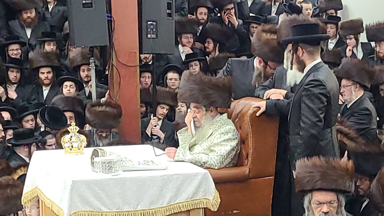 Thousands Gather For Hachnuses Sefer Torah By The Satmer Rabba Shlit