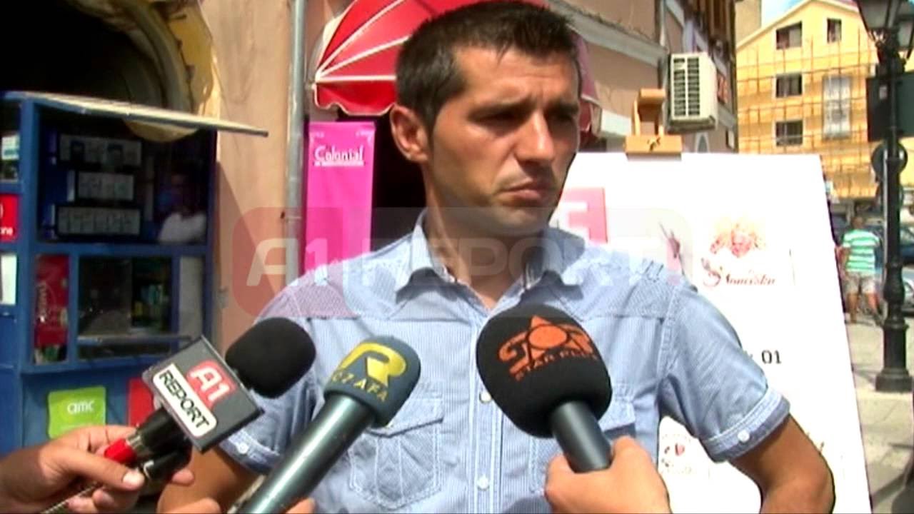 A1 Report - Vizita e Papës, qytetarët shkodranë  veshin bluza me Atin e Shenjtë