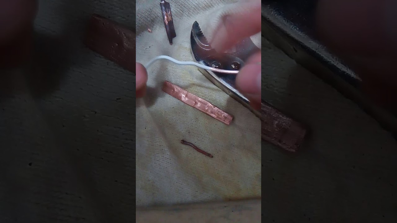 Cómo hacer empalme (unir) de capilar refrigeración. How to make refrigeration capillary tube splice.