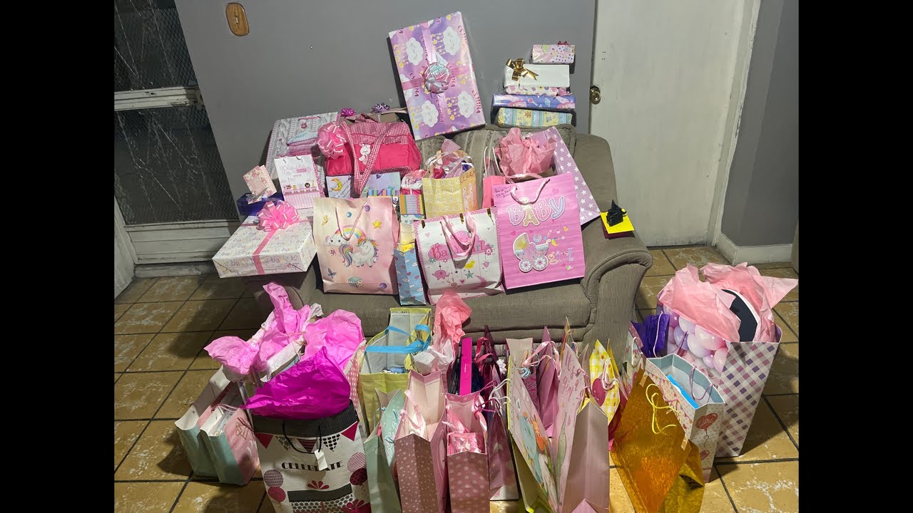 Abriendo los regalos 1ra parte y agradeciéndoles por todo su cariño🤰❤️