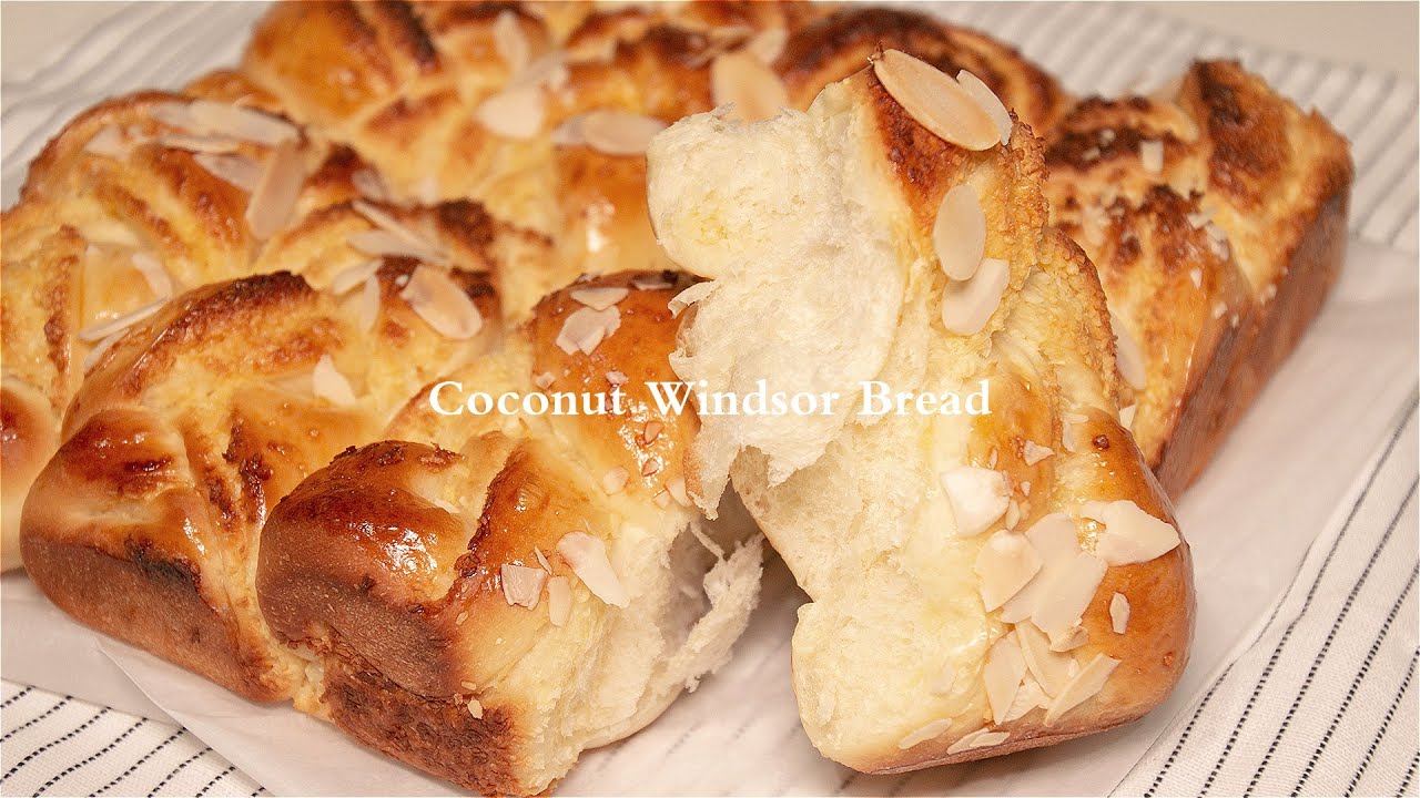 Coconut Windsor Bread 椰蓉排包
