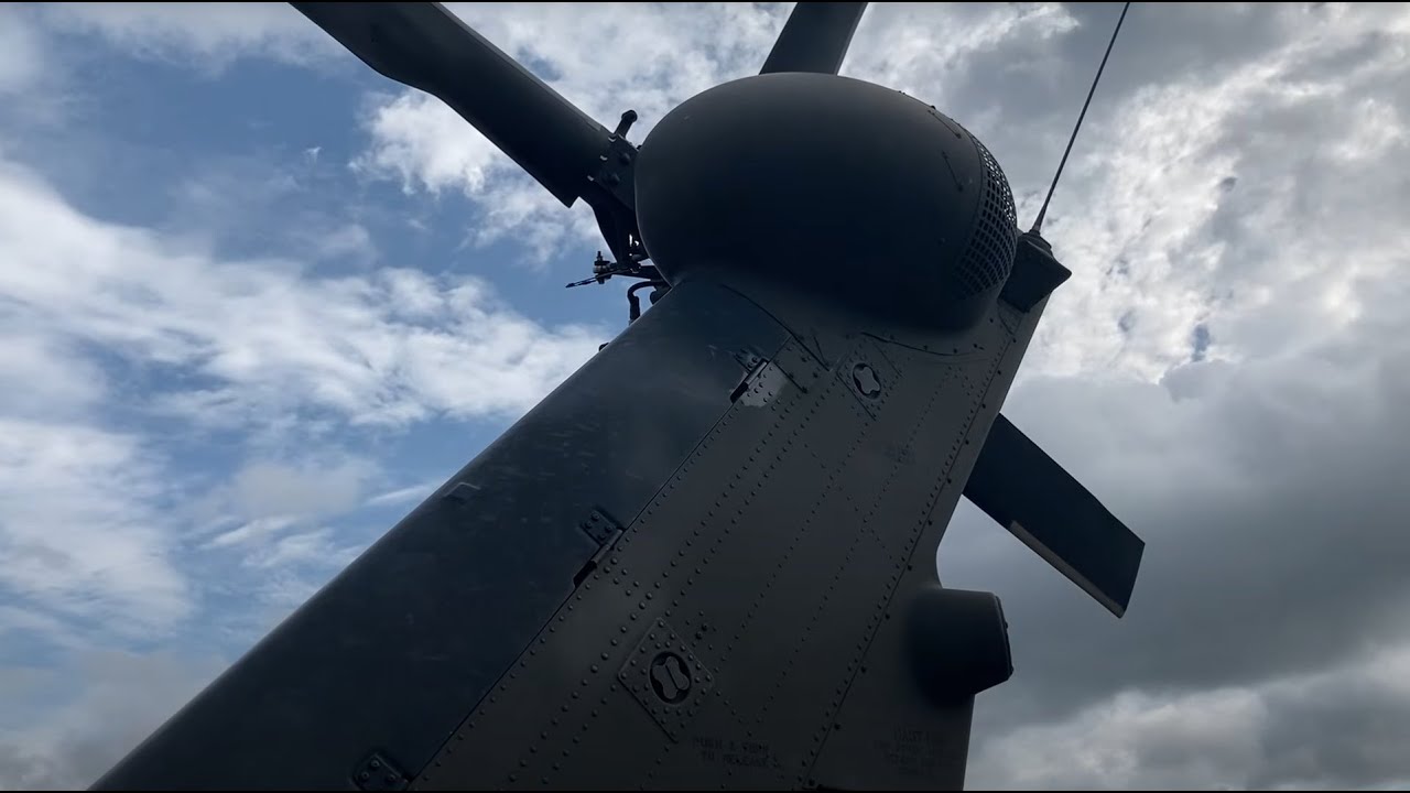 US ARMY BLACK HAWK HELICOPTER - AMAZING CLOSEUP!!!!! - Sikorsky UH-60M Blackhawk helicopter