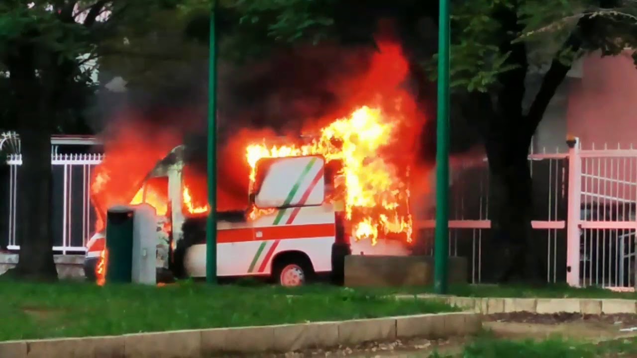 [EPIC VIDEO] INCENDIO+ESPLOSIONE AMBULANZA ARRIVO APS+AIB+ABP VIGILI DEL FUOCO IN SIRENA +INTERVENTO