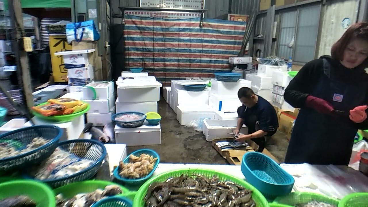 全場擠爆不是沒原因，這價格一出誰都忍不住搶！  阿源海鮮拍賣@台中大雅市場