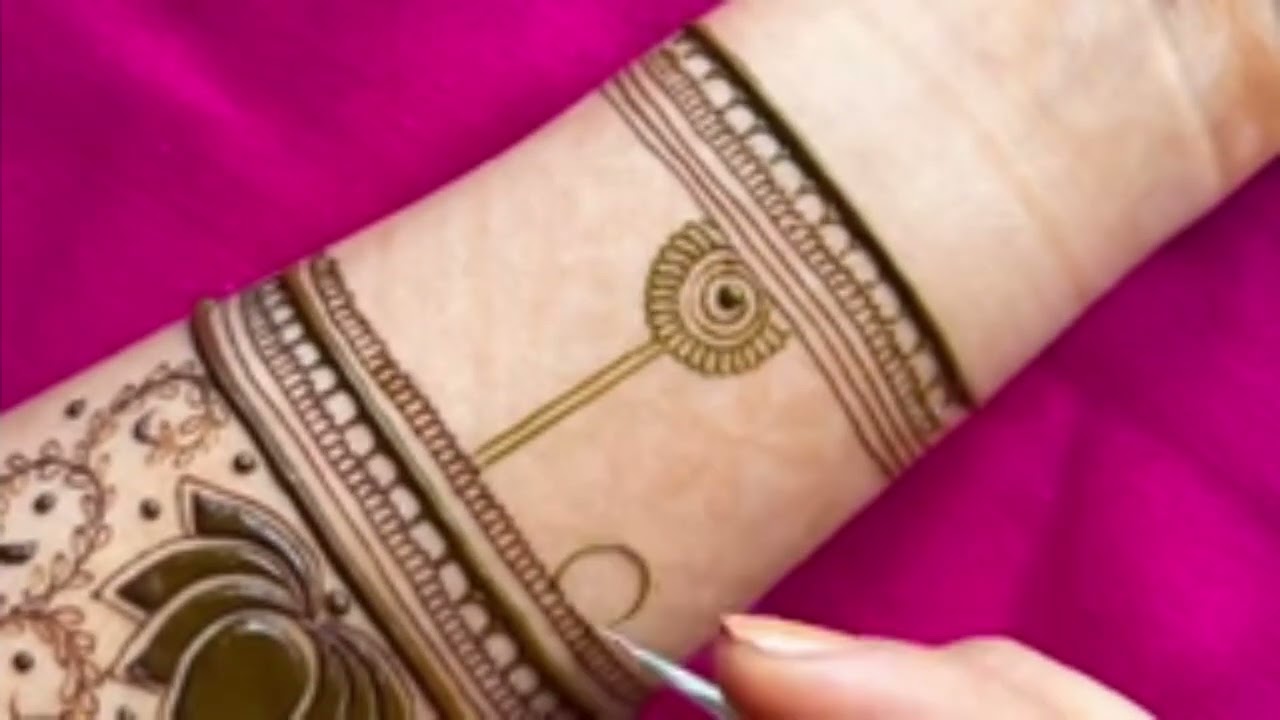 Stylish bridal mehndi design//simple mehndi is Karva chauth per 
