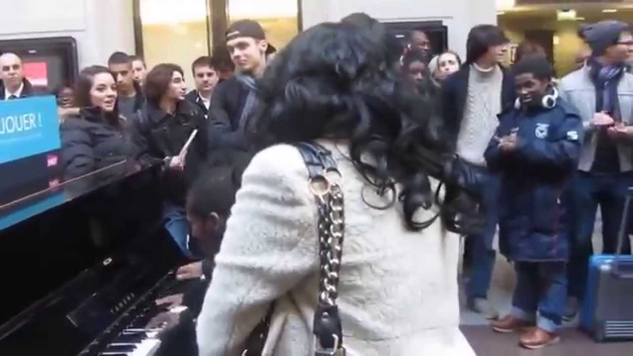 Louange et Adoration à Jésus Gare Saint Lazare  Piano