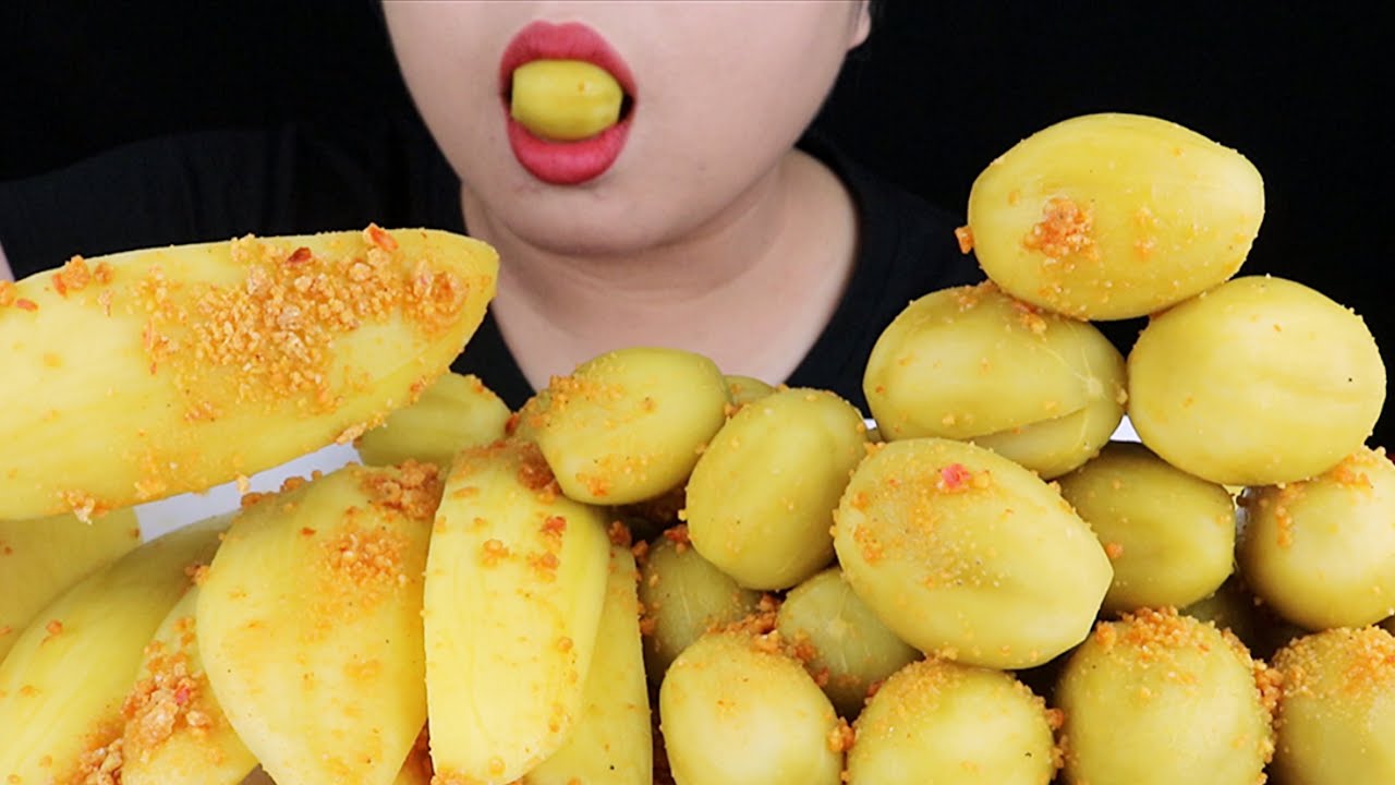 ASMR SOUR FRUIT: MANGO PICKLE AND AMBERALLA PICKLE. EXTREMELY CRUNCHY SOUNDS. MAI ASMR