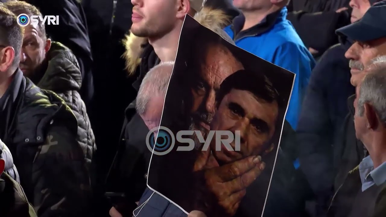 Protesta e heshtur nëpërmjet pankartave, qeveria e Ramës: 'karteli narko elektoral'